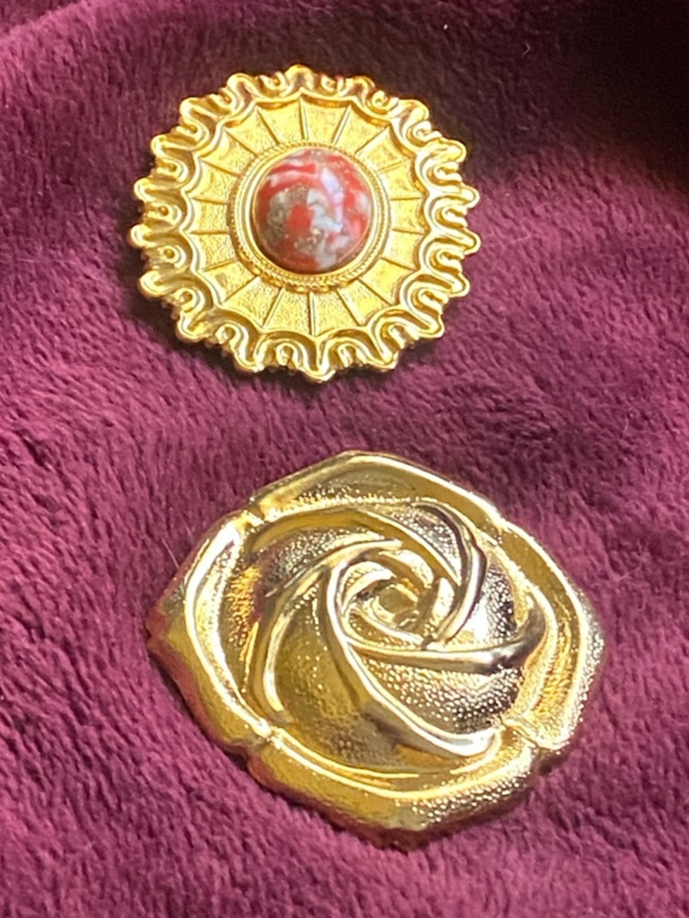 2 Vintage Gold-tone Rose and Red &- Pink Accent Cabochon Scarf Clips